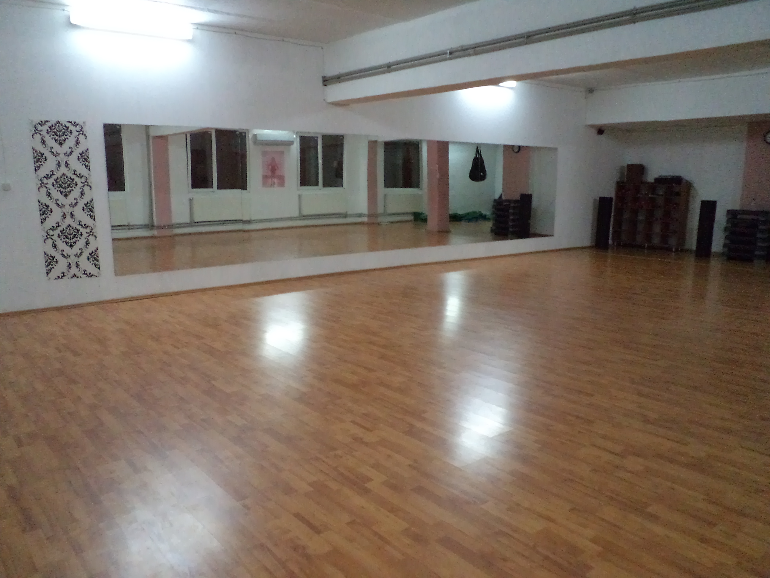 Sala de cursuri dans Love to Dance